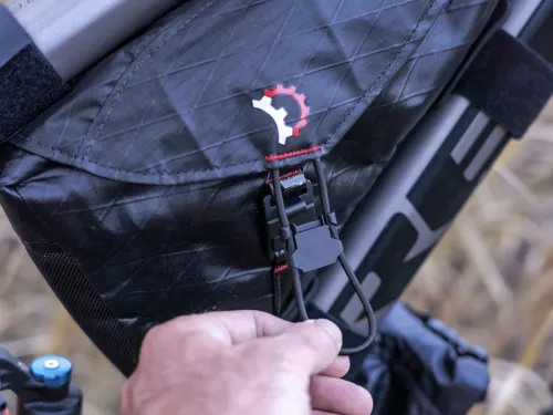 Revelate Designs Hopper frame bag magnetic closure